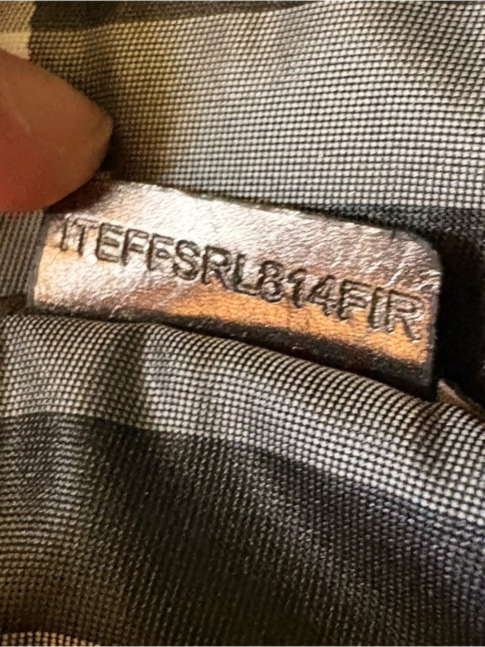 BURBERRY Silver Pebbled Leather Salisbury Hobo from Established 1856 Collection - Picture 4 of 16